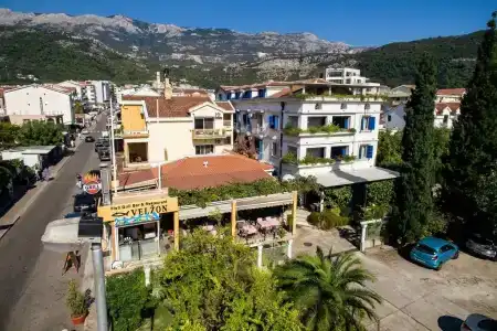 Villa Velzon Guesthouse - 25
