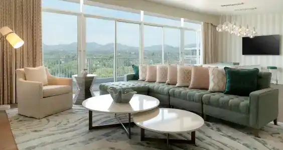 The Beverly Hilton - 7