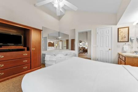 Grand Crowne by Capital Vacations - 95