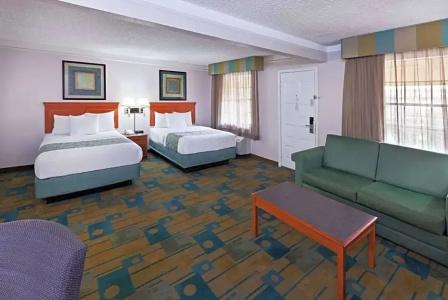 La Quinta Inn by Wyndham Austin Oltorf - 38