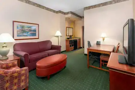 Embassy Suites - 5