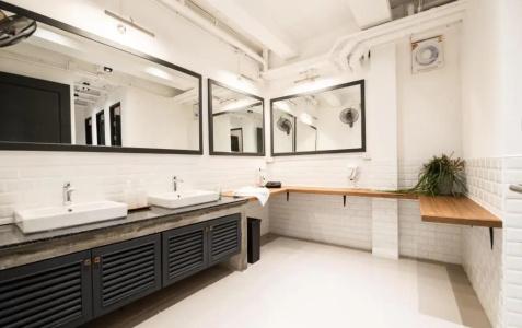 Warm Window Silom - 40