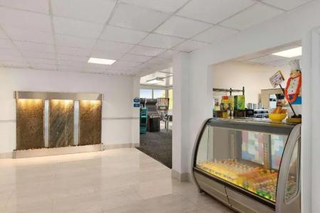 Days Inn by Wyndham Miami International Airport - 13