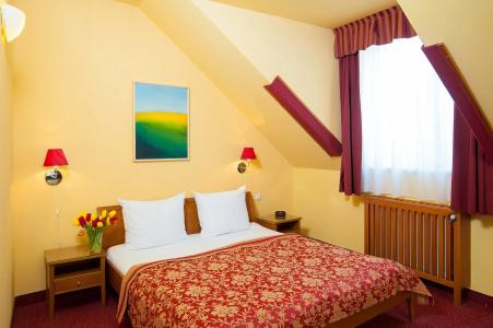 Cloister Inn - 4