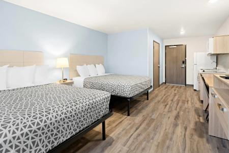 Comfort Suites - 7