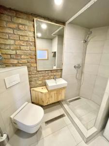Lavender Circus Hostel, Doubles & Ensuites - 45
