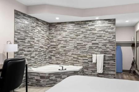 Howard Johnson Plaza by Wyndham - 16