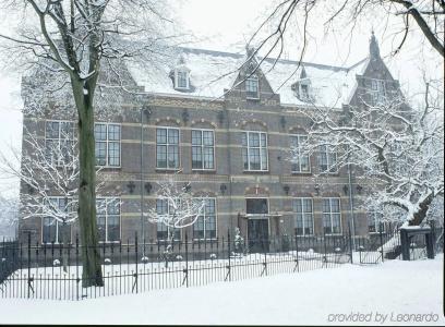 The College - 32