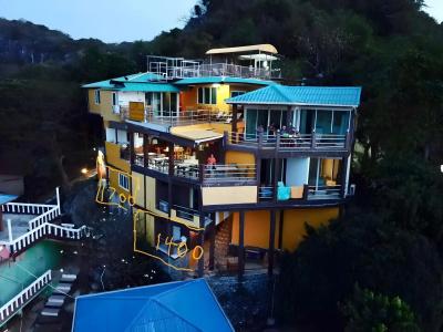Yellow House Koh Sichang - 14