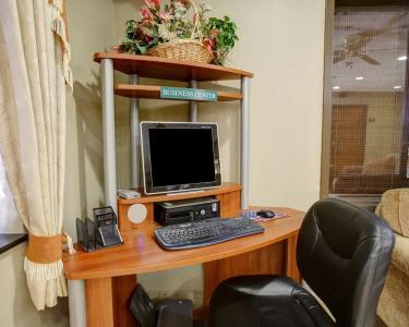 Comfort Inn & Suites - 2