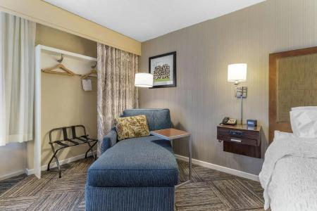 Hampton Inn Downtown - 35