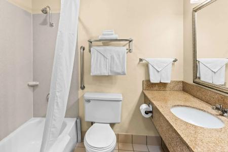 Quality Inn & Suites Vancouver - 73