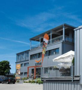 Orange und - 15