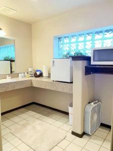 Breakers Boutique Inn - 122