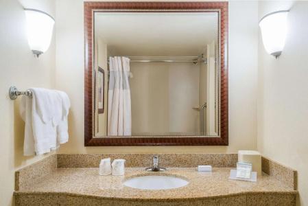 Hilton Garden Inn - 32