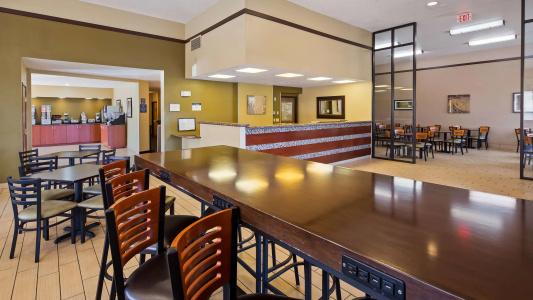 Best Western Ambassador Inn & Suites - 35