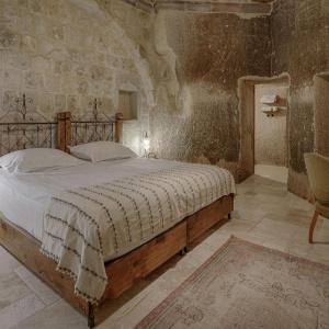Hera Cave Suites - 45