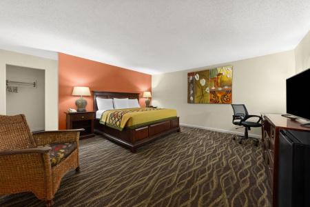 Super 8 by Wyndham New Orleans - 4