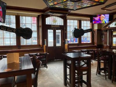 The Globe Inn - 1