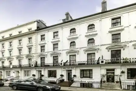Tudor Court - 55