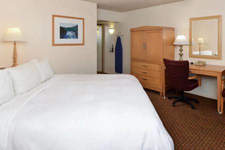 Red Lion Woodlake - 6