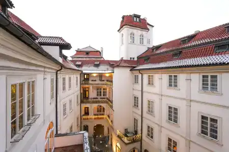 Iron Gate & Suites - 0