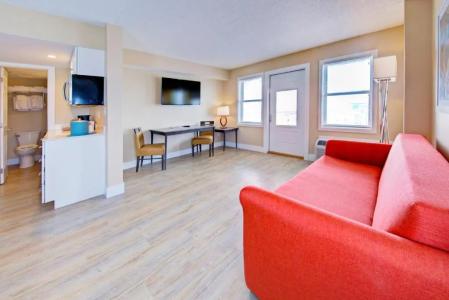 Commander & Suites - 109