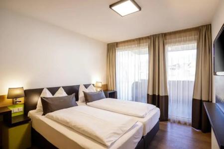 Lederer's living - 96