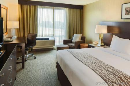 DoubleTree by Hilton Boston Bayside - 6