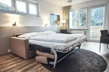 Serviced by Solaria - 2