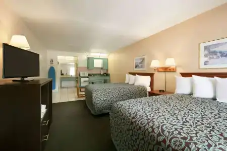 Days Inn by Wyndham/Central - 3