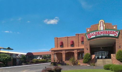 Baldknobbers Motor Inn - 0