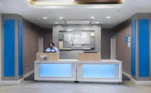 Holiday Inn Express & Suites i-95 & i-20 Civic Ctr, An Ihg - 18