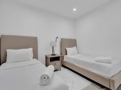 The Alexander All Suites - 171