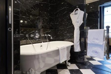 Le Pavillon de la Reine & Spa - Small Luxurys of the World - 142