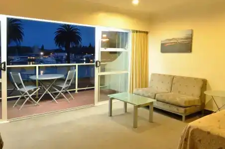 Senator Motor Inn - 24