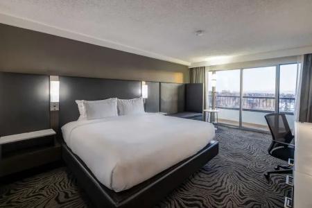 DoubleTree by Hilton North - 46