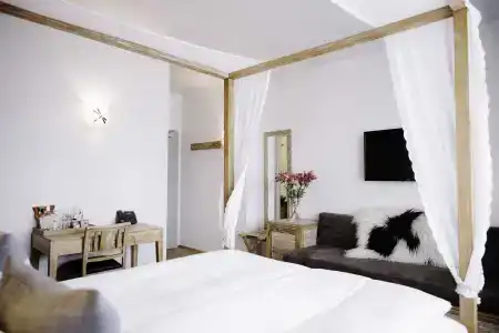 Eyja Guldsmeden - 4