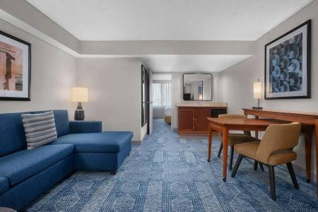 Embassy Suites by Hilton - 32