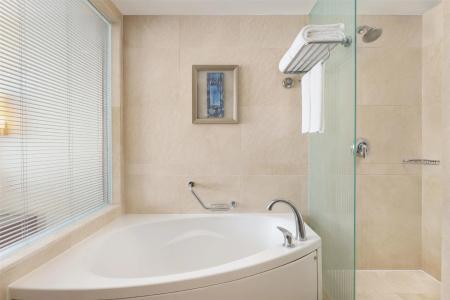 Radisson Blu Shanghai New World - 43