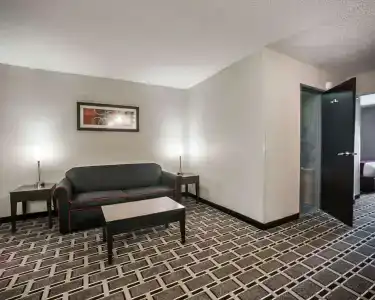 Comfort Suites Airport Nashville - 14