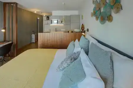 DD Suites Serviced - 17