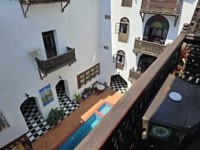 Dhow Palace - 100