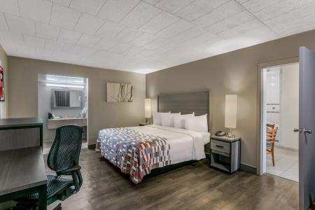 Red Roof Inn - 2