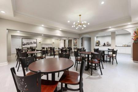 Super 8 by Wyndham New Orleans - 8