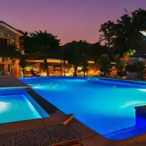 The Lakeside Retreat - 36