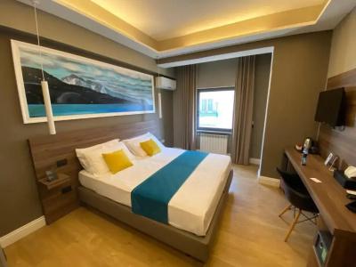7th Floor Suite - 111
