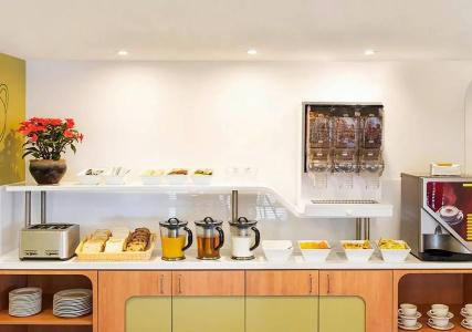 ibis Budget - - 8