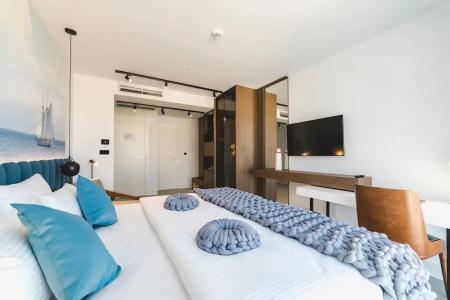 Aurel Coast - 50