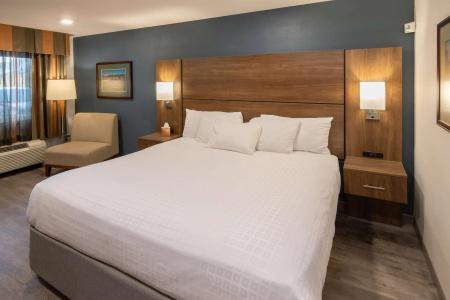 Best Western Plus Clocktower Inn - 4